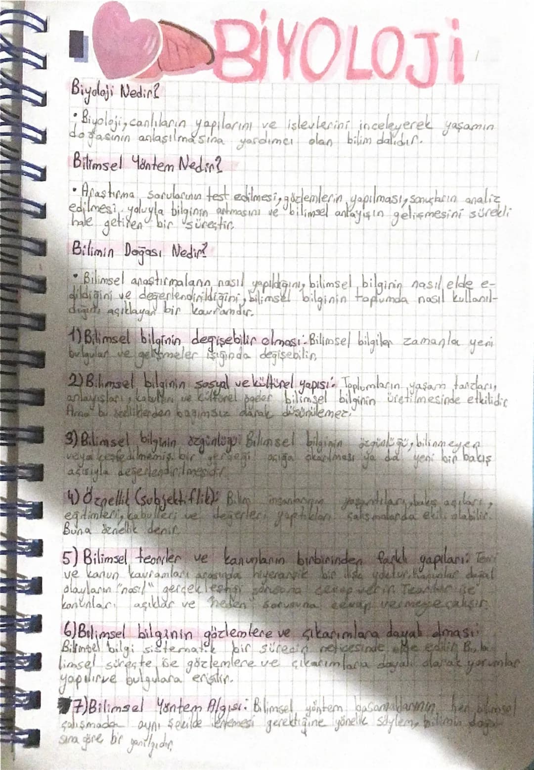 # BİYOLOJİ

Biyoloji Nedir?

• Biyoloji, canlıların yapılarını ve isleuterini inceleyerek yaşamın
dofasının anlaşılmasına yardımcı olan bili