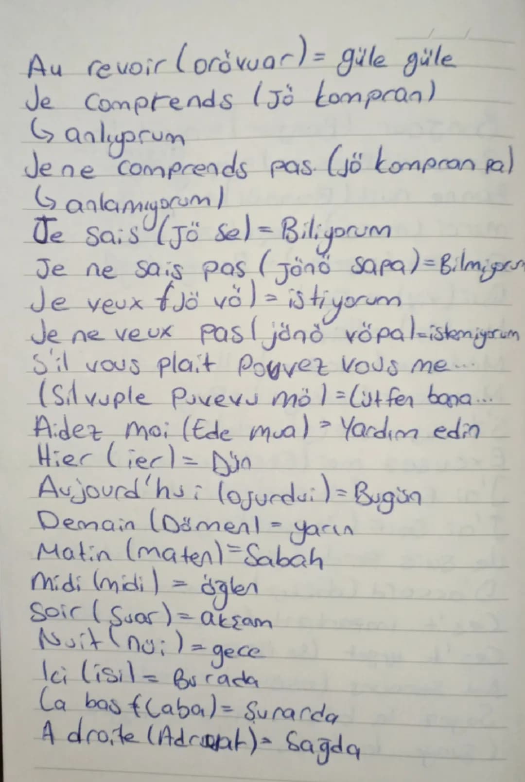akşamlar
Bonjour (Bonjur) = merhaba
Bonsoir (Bonsuar) = iyi gezeala
Bonne nuit (Bonnüil = iyi geceler
Merci (mersi)= Teşekkür ederim.
De rie