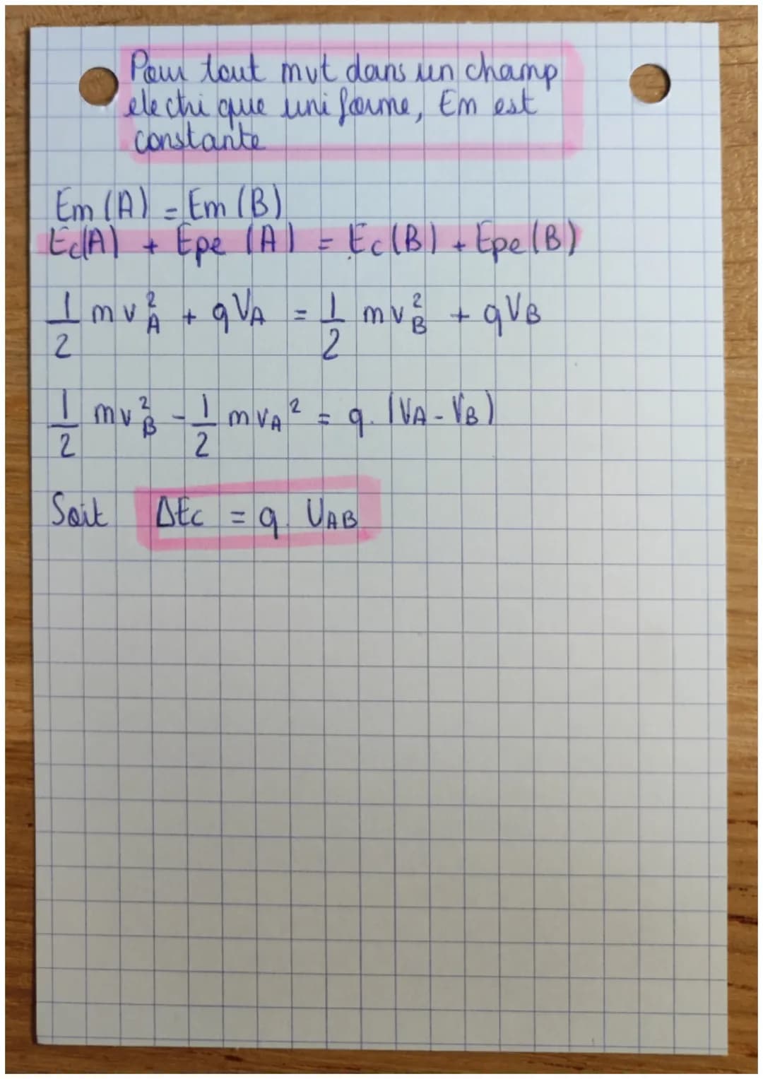 M
OUVE
M
ENT
5

DANS UN CHAMP UNIFORME

1ere lai de Newton

Principe d'inertie

→ soumis à des forces qui se compensent
→ mut rectilige/unif