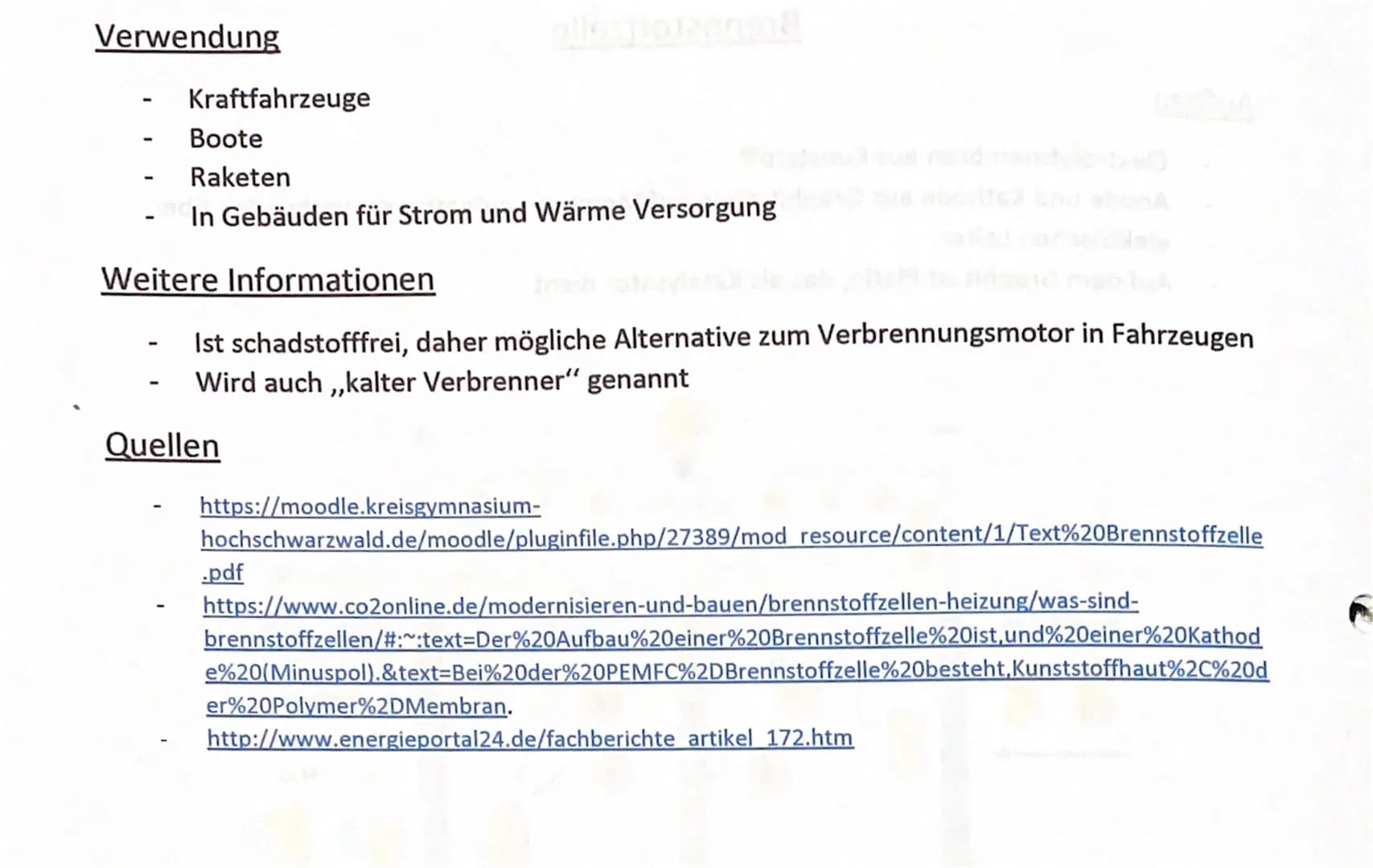 # Brennstoffzelle

Aufbau

- Elektrolytmembran aus Kunststoff
- Anode und Kathode aus Graphit dünn auf Membran aufgetragen, verbunden über
e