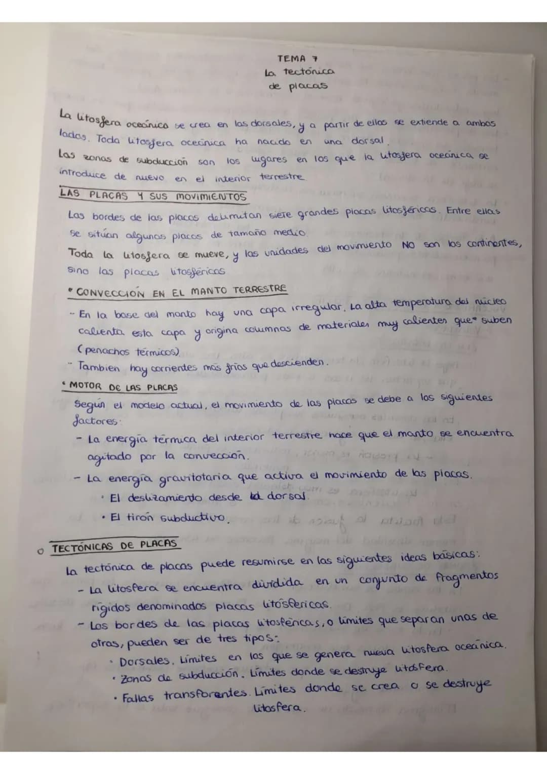 # TEMA 7
La tectónica
de placas

La litosfera oceánica se crea en las dorsales, y a partir de ellas se extiende a ambos
lados Toda litosfera