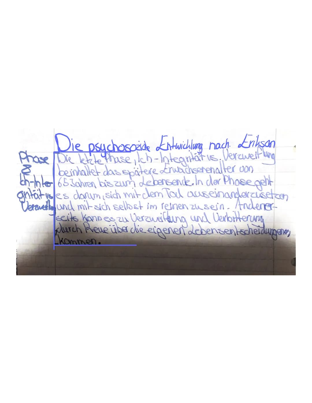 A
Phasenmodell derpsychosozialen Intwicklung
Bei der ersten Phase Urvertrauen us. Misstrauen,
Phand handelt es sich um das erste debensjahr.