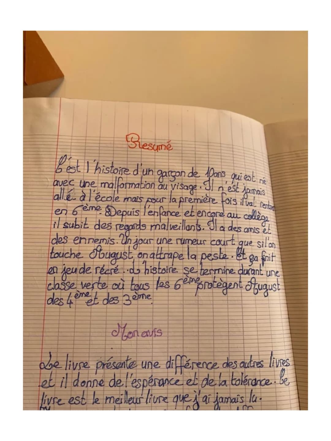 Resumé

best I'histoire d'un garçon de 10 ans quiest në
avec une malformation au visage. Il n'est jamais
allé à l'école mais pour la premièr