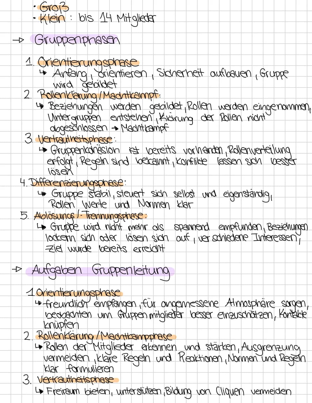 Gruppe
→Definition und Merkmale / Kennzeichen
• Eine Gruppe besteht aus mehreren Menschen,
die über einen längeren Zeitraum in Kontakt
Steh