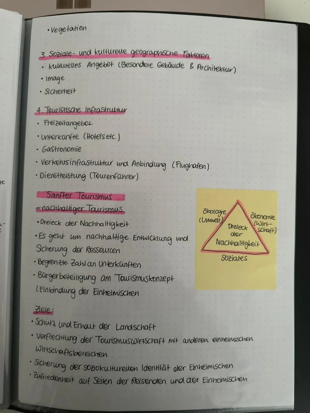 Modelle des Tourismus
Destinationslebenszyklus
Destination = Urlaubsort
• Entwicklungsstadien einer Destination
• Entwicklung des Ortes oder