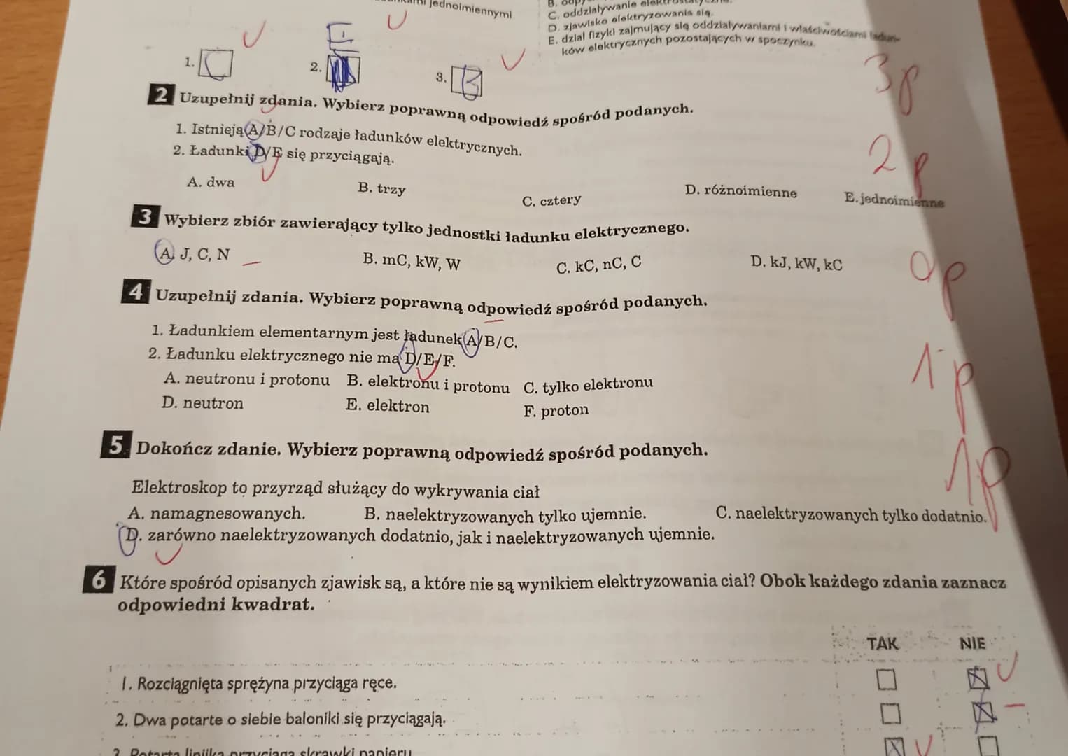 1. drewno
2. żelazo
3. woda destylowana
4. ołów
5. glin
6. miedź
7. guma
8. Oceń prawdziwość zamieszczonych niżej zdań. Wybierz P, jeśli zda