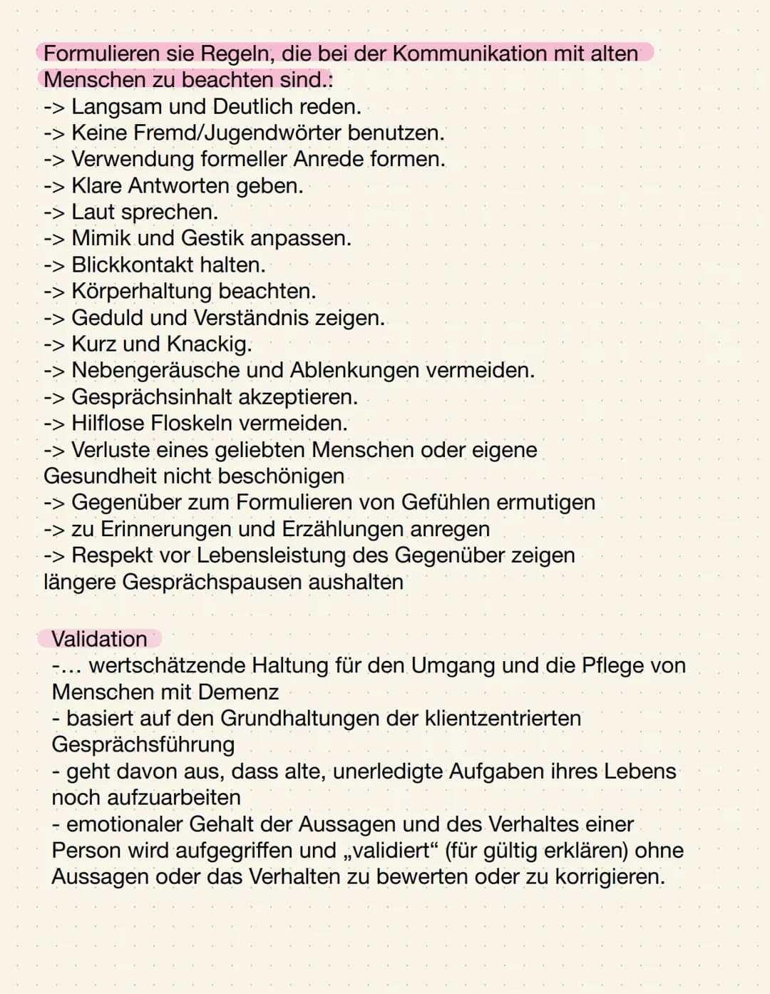 # Kommunikation in der Pflege
- die Art und Weise, wie Menschen miteinander
kommunizieren, beeinflusst das jeweilige
Wohlbefinden
- das eig