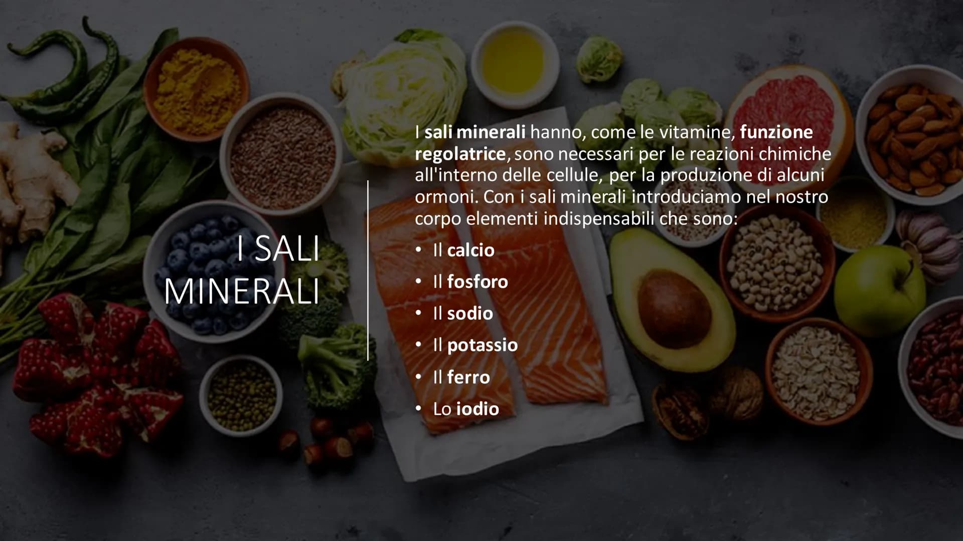 # L'ALIMENTAZIONE
Nella catena alimentare noi esseri umani siamo dei consumatori: non siamo in grado
di produrci il cibo da soli. Siamo anc