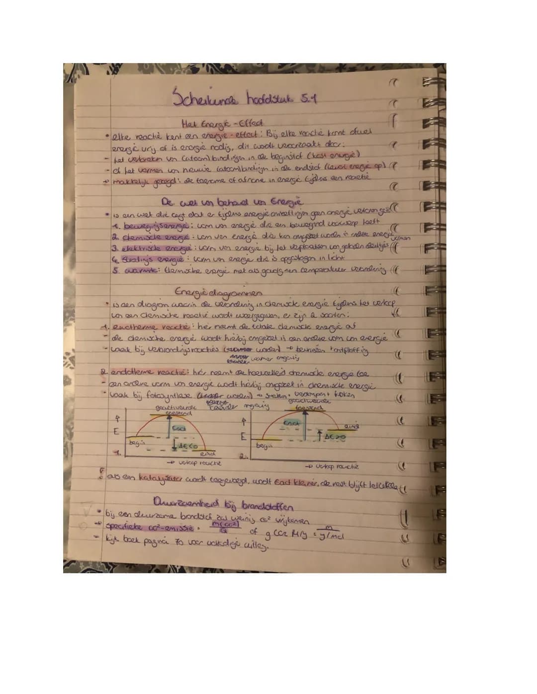 Scheikunde hoofdstuk 5.1
Het Energie - Effect
• elke reactie kent een energie-effect: Bij elke reactie komt dus
energie vrij of is energie