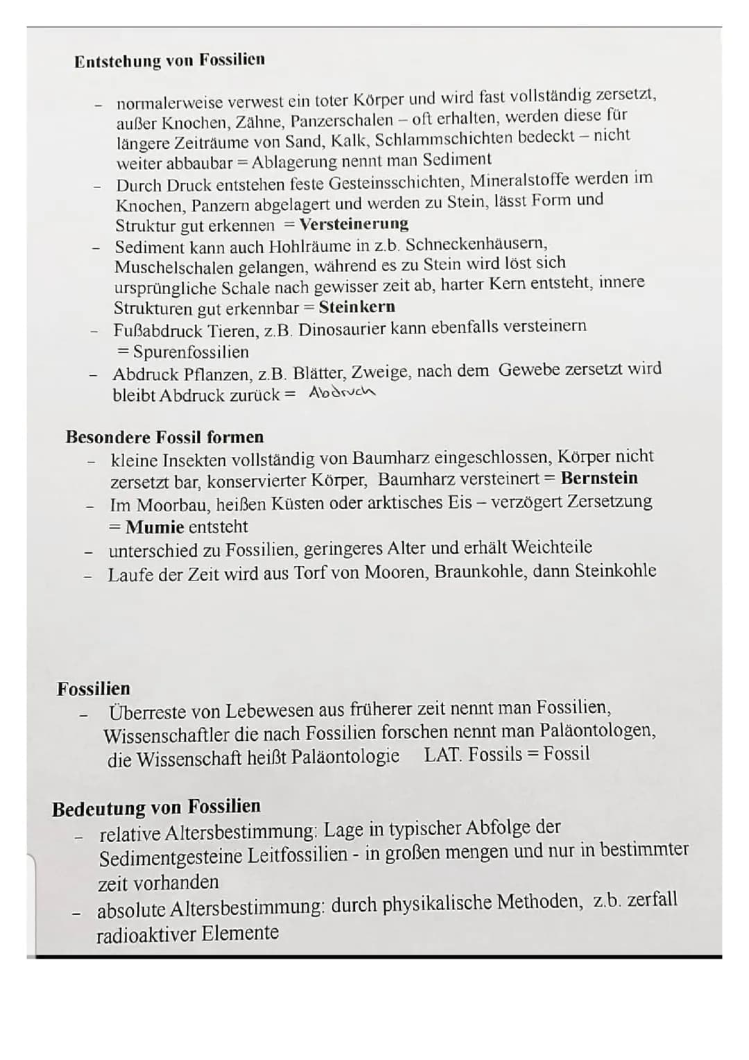 # Entstehung von Fossilien
- normalerweise verwest ein toter Körper und wird fast vollständig zersetzt,
außer Knochen, Zähne, Panzerschal