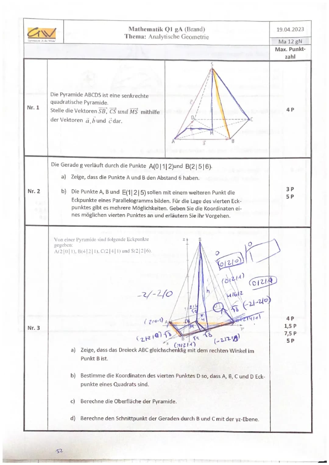 Mathematik QI gA (Brand)
Thema: Analytische Geometrie
19.04.2023
Ma 12 gN
Max. Punkt-
zahl
Nr. 1
Die Pyramide ABCDS ist eine senkrechte
qua