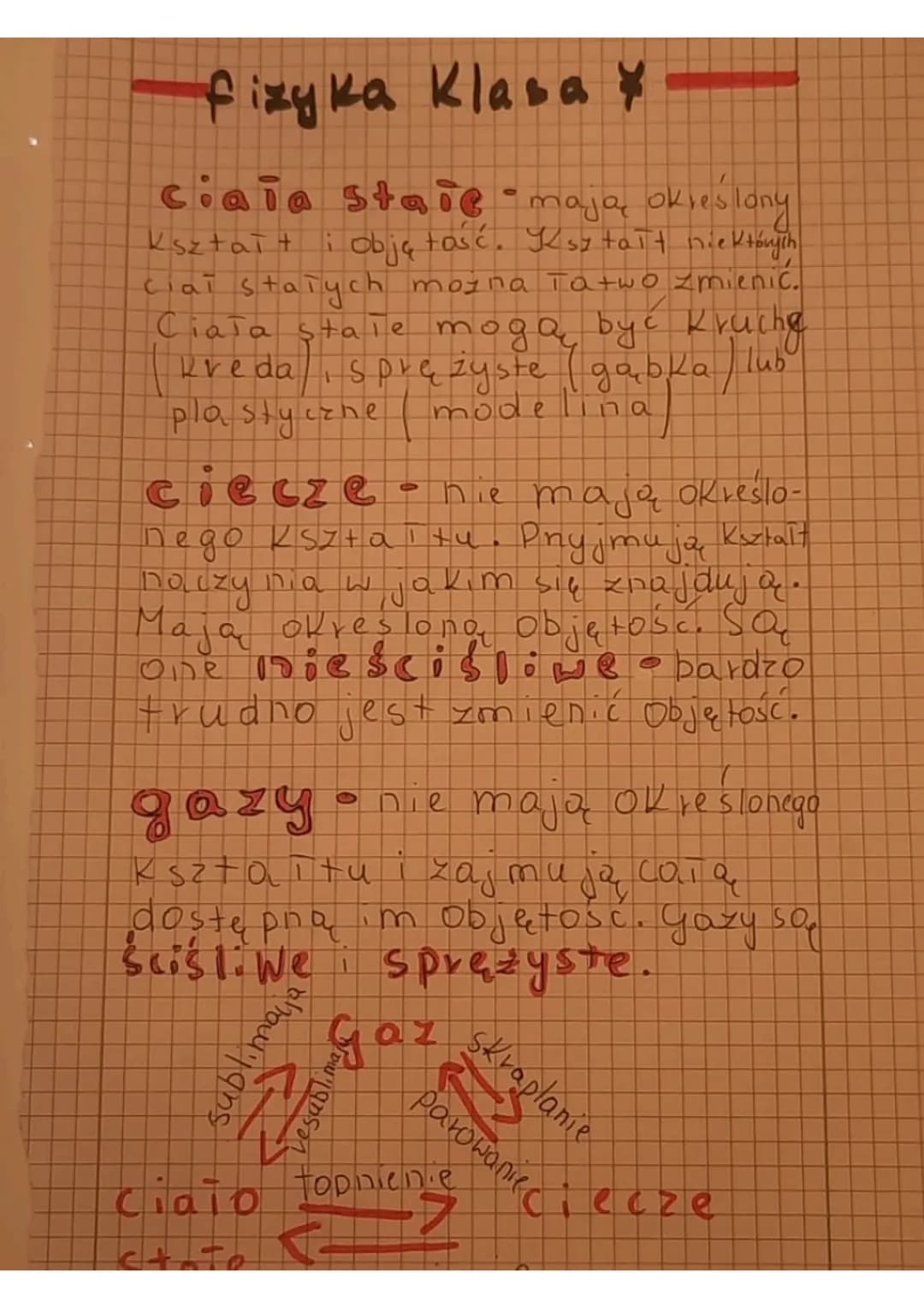 fizyka Klasa y
ciaña staigmaja określony
Kształt i Objętość. Ksy tait niektórych
ciał staïych można łatwo zmienić.
Ciała state mogą być kru