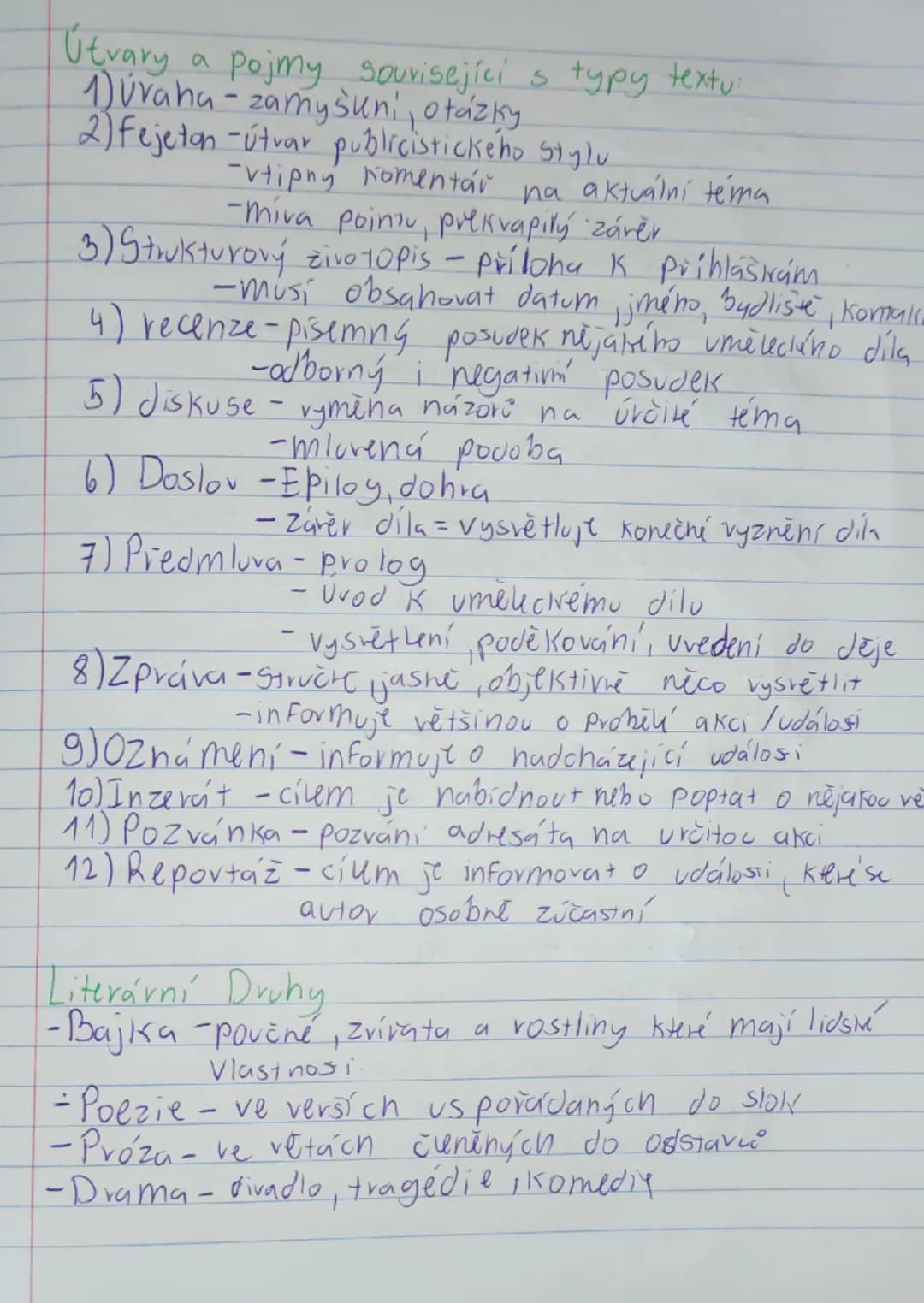 # Literatura
Typy literatury:
1) Uměleckákniny s příběhim, básně a Písně
2) Neumelecká (věcná ) - Jává nám nějakou
informaci učebnice, ency