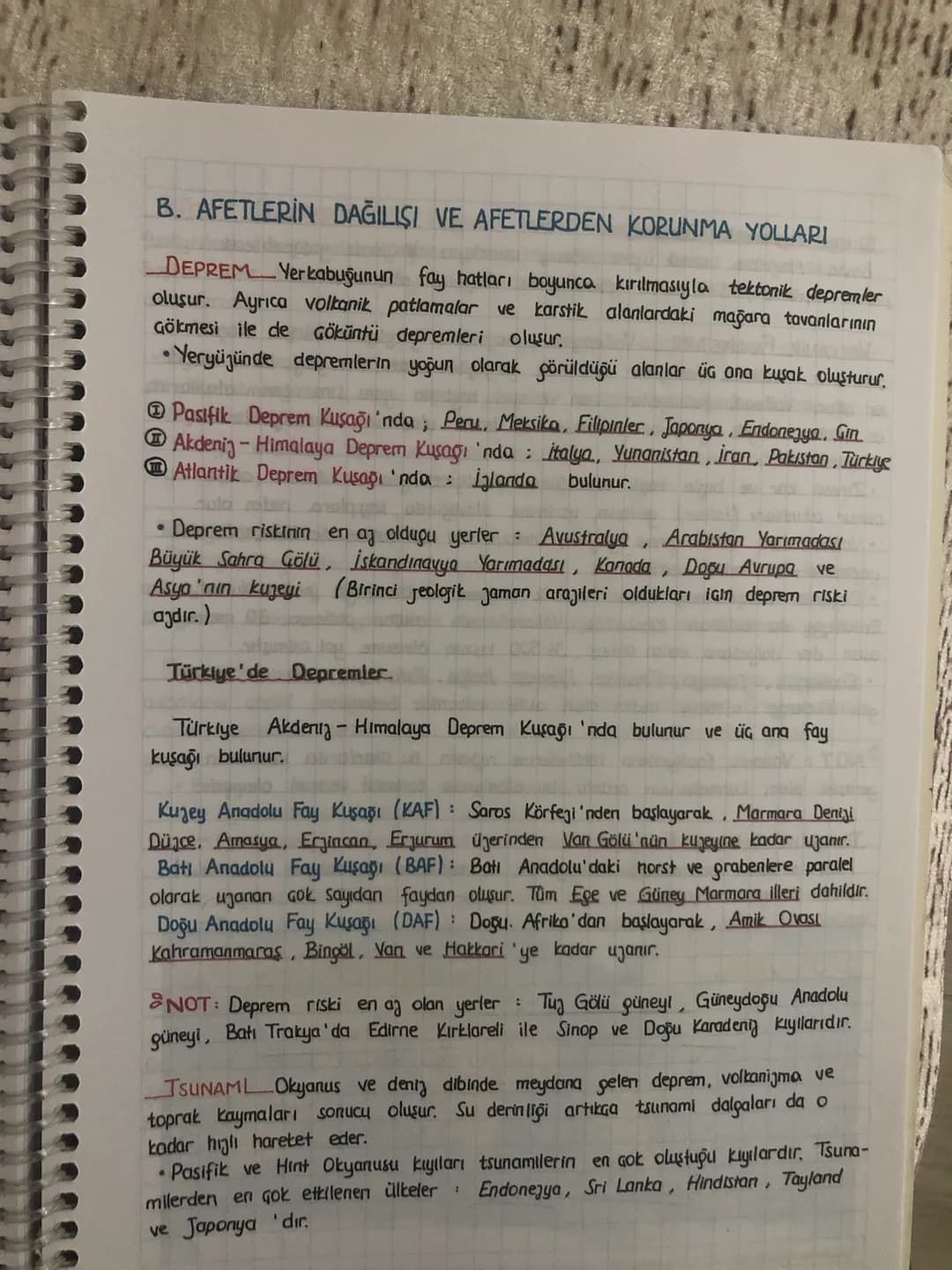 # DOĞAL AFETLER
A. AFETLERİN GENEL ÖZELLİKLERİ
Doğada kendiliğinden gerçekleşen önemli ölçüde can ve mal kaybına neden
olan olaylara doğal