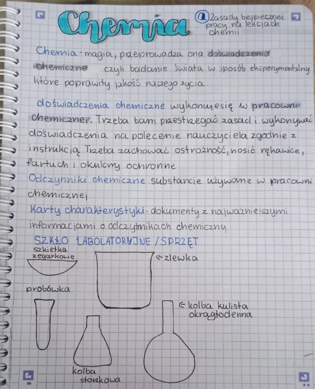 ## Chemia
**Zasady bezpieczeństwa pracy na lekcjach chemii**
Chemia - magia, przeprowadza ona doświadczenia **chemiczne**, czyli badanie ś