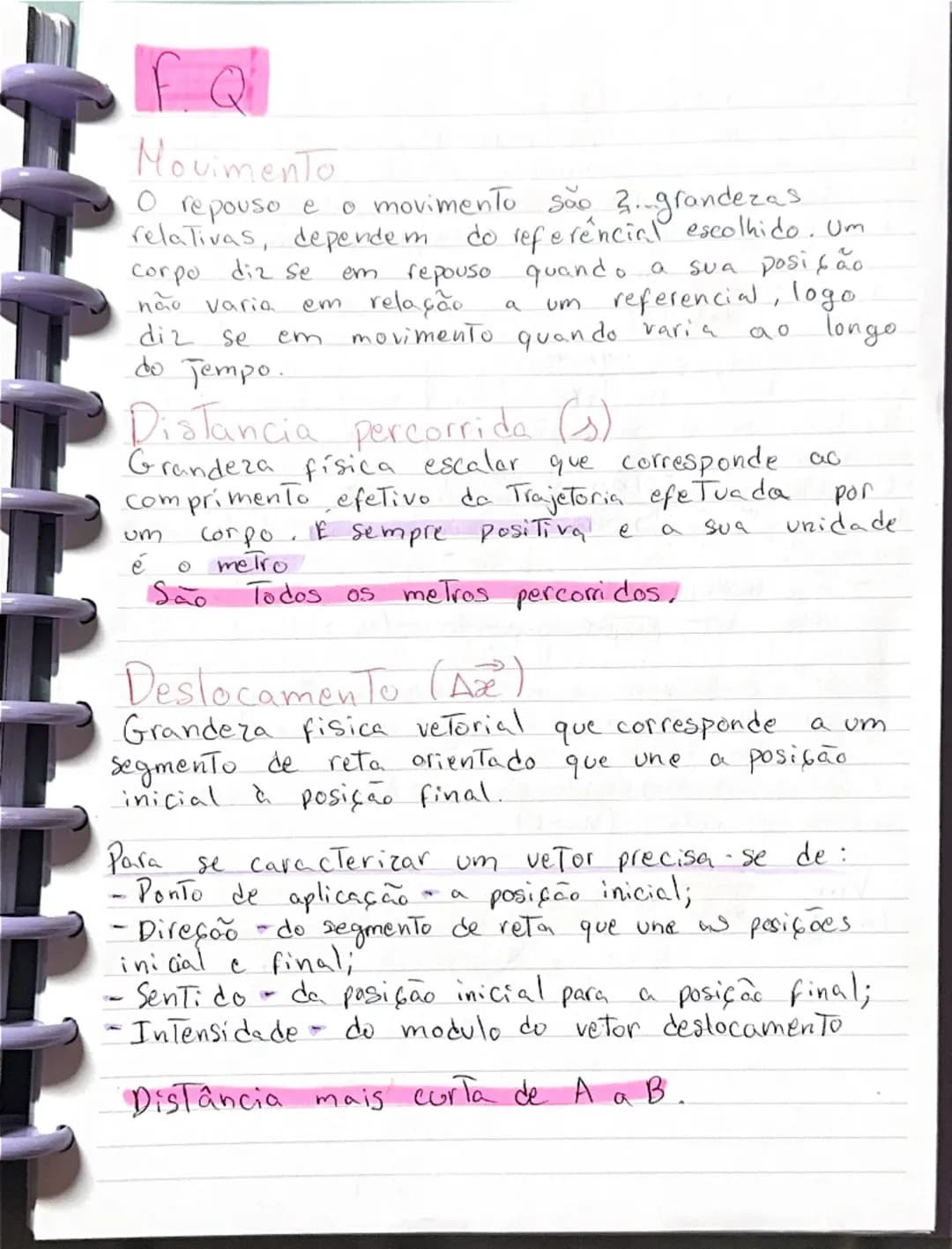 # F. Q
Movimento
O repouso e o movimento são 3...grandezas
relativas, dependem do referéncial escolhido. Um
corpo diz se em repouso quando