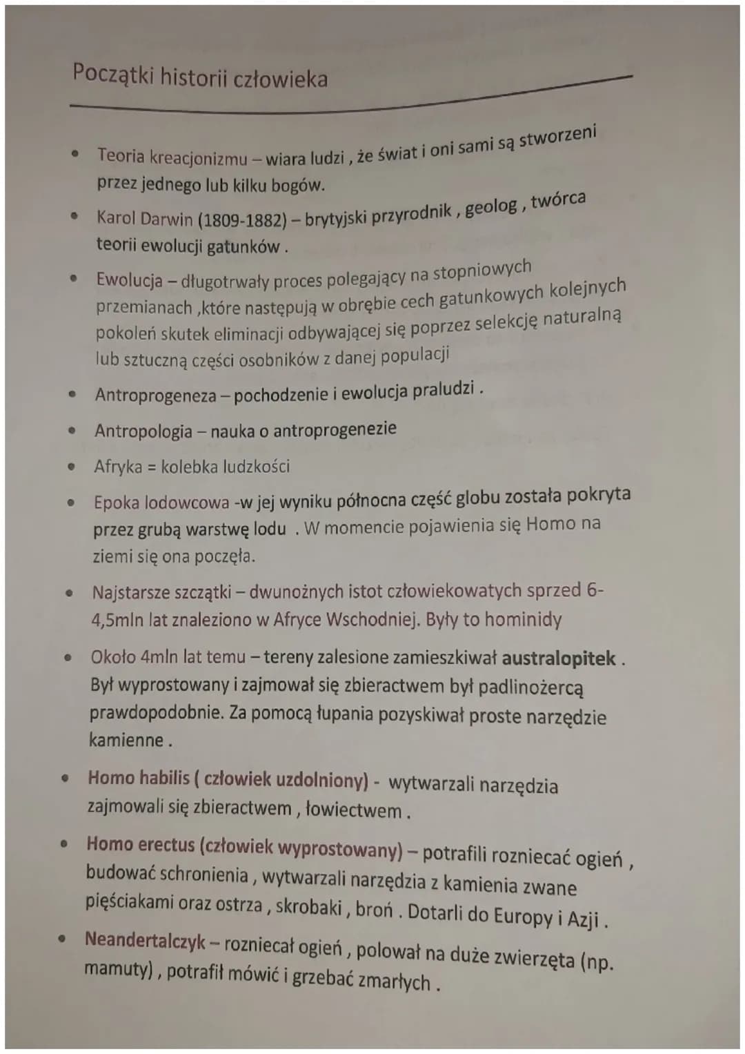 # Początki historii człowieka
- Teoria kreacjonizmu - wiara ludzi, że świat i oni sami są stworzeni
przez jednego lub kilku bogów.
- Karol