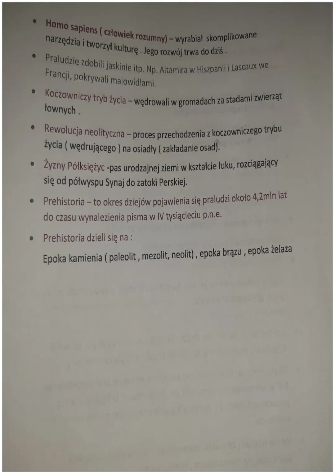 # Początki historii człowieka
- Teoria kreacjonizmu - wiara ludzi, że świat i oni sami są stworzeni
przez jednego lub kilku bogów.
- Karol